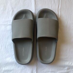 Bronax Cushioned Pillow Slippers/Slides